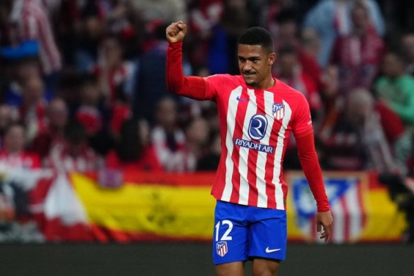 队友宣! 萨乌尔打电话给利诺:我在弗拉门戈这里等你