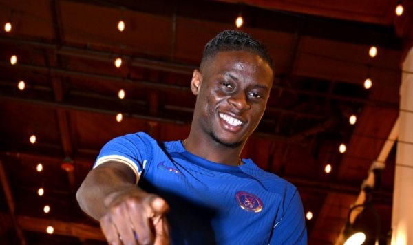 记者：切尔西中场球员乌戈丘库加盟伯恩利已经敲定，转会费2000万欧