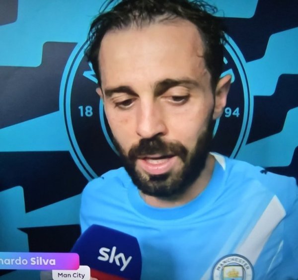 B席中场球员休息采访：曼联相较于我们上次交手已经有明显的提升