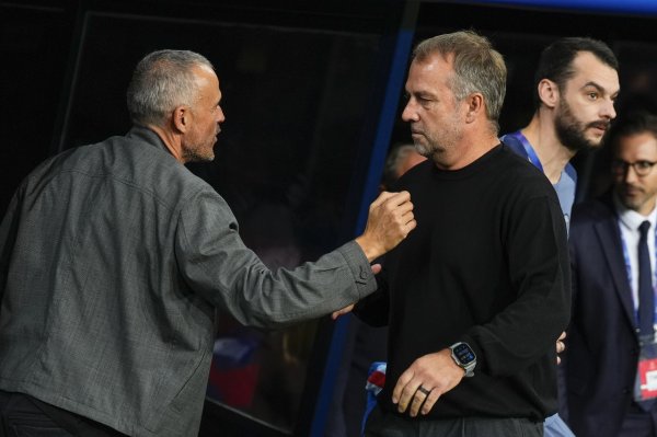 古代足球 的获胜 !恩里克:这场赛事 双方都不靠踢人,在用球技进行较量