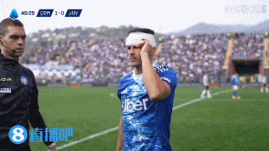 大水冲了龙王庙😶坎普夫与队友相撞后头部血流不止，接受包扎